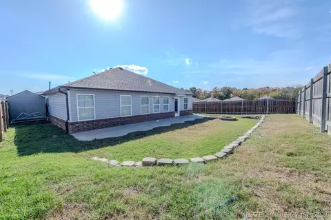 Exterior - 5811 E 146th Pl S, Bixby, OK 74008 photo 6 of 9