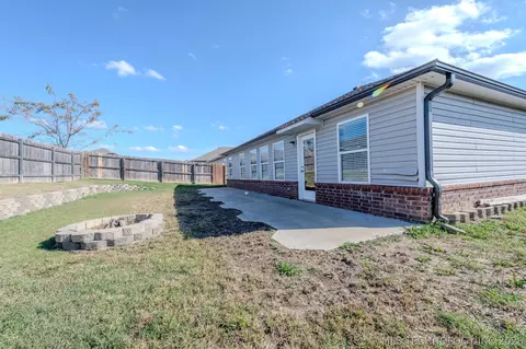 Exterior - 5811 E 146th Pl S, Bixby, OK 74008 photo 2 of 9