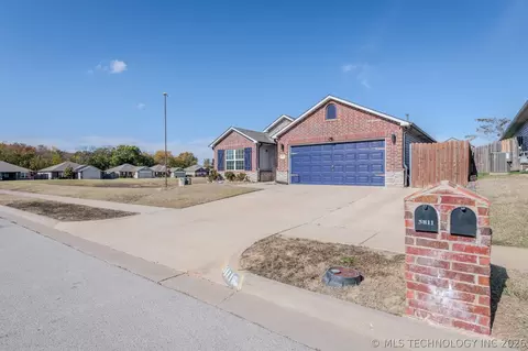 Exterior - 5811 E 146th Pl S, Bixby, OK 74008 photo 8 of 9