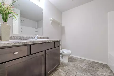 Bath - 5811 E 146th Pl S, Bixby, OK 74008 photo 1 of 10