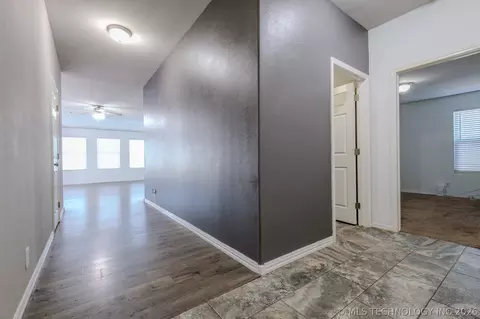 Entry Way - 5811 E 146th Pl S, Bixby, OK 74008 photo 4 of 4