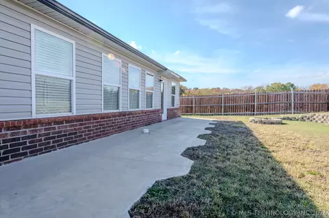 Exterior - 5811 E 146th Pl S, Bixby, OK 74008 photo 7 of 9