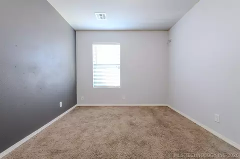 Bedroom - 5811 E 146th Pl S, Bixby, OK 74008 photo 10 of 14