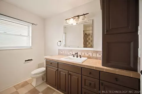 Bath - 1703 E Comanche Ave, Mcalester, OK 74501 photo 4 of 6