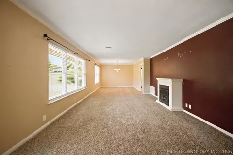 Living - 1703 E Comanche Ave, Mcalester, OK 74501 photo 3 of 9