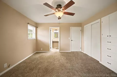 Bedroom - 1703 E Comanche Ave, Mcalester, OK 74501 photo 3 of 5