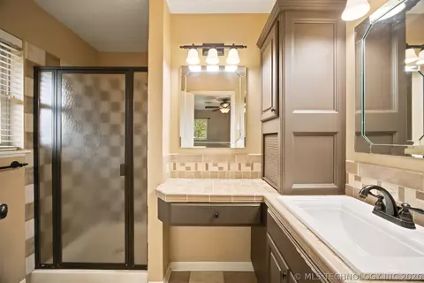 Bath - 1703 E Comanche Ave, Mcalester, OK 74501 photo 1 of 6
