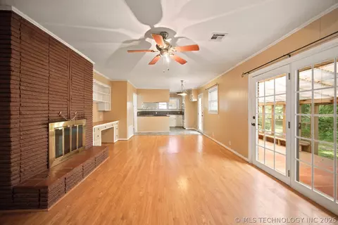 Living - 1703 E Comanche Ave, Mcalester, OK 74501 photo 9 of 9