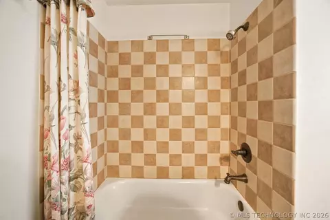 Bath - 1703 E Comanche Ave, Mcalester, OK 74501 photo 6 of 6