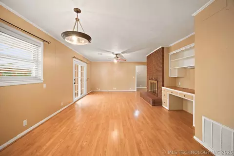 Living - 1703 E Comanche Ave, Mcalester, OK 74501 photo 6 of 9