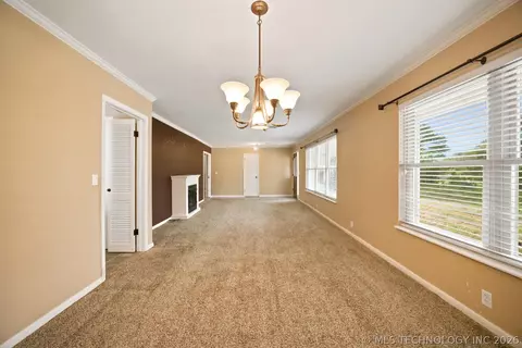 Living - 1703 E Comanche Ave, Mcalester, OK 74501 photo 2 of 9