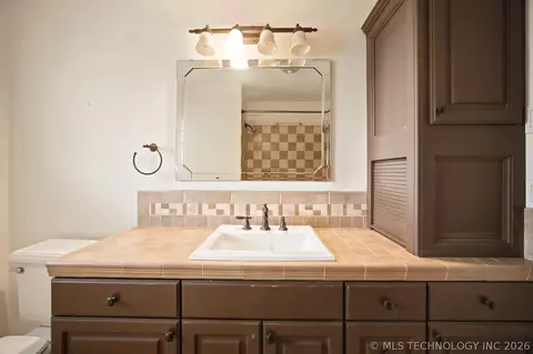 Bath - 1703 E Comanche Ave, Mcalester, OK 74501 photo 5 of 6