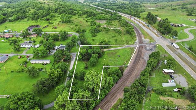 Maxine Avenue, Henryetta, OK 74437