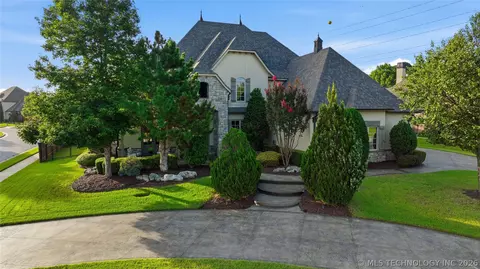 8001 S Galveston Ct, Tulsa, OK 74132