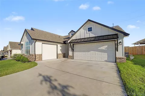 7402 E 89th St N, Owasso, OK 74055