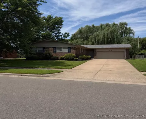 312 N Cedar St, Owasso, OK 74055