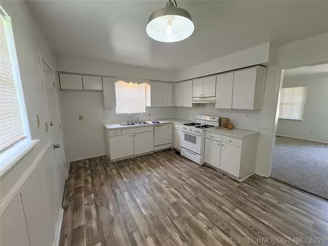 Kitchen - 1925 E 51st Pl, Tulsa, OK 74105 photo 5 of 5
