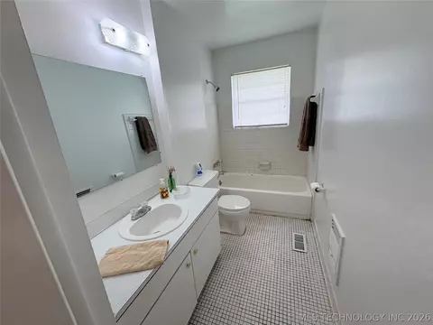 Bath - 1925 E 51st Pl, Tulsa, OK 74105 photo 1 of 2
