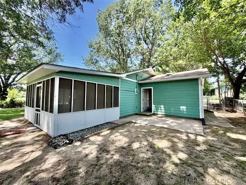Exterior - 110 SE 5th St, Checotah, OK 74426 photo 2 of 14