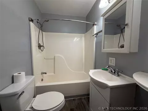 Bath - 110 SE 5th St, Checotah, OK 74426 photo 1 of 2