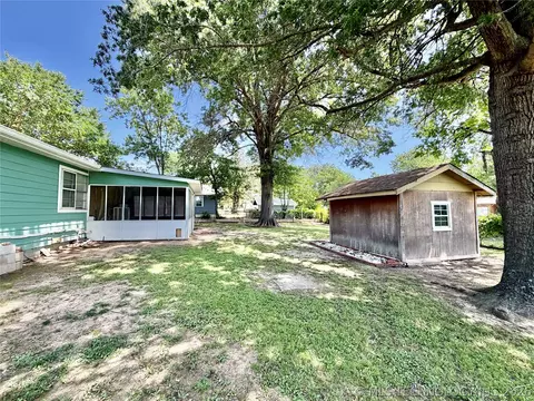 Exterior - 110 SE 5th St, Checotah, OK 74426 photo 8 of 14