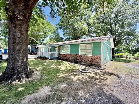 Exterior - 110 SE 5th St, Checotah, OK 74426 photo 13 of 14