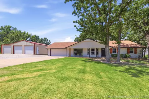 8208 Webb Dr, Tulsa, OK 74131