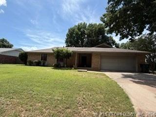 902 Cardinal Ln, Okmulgee, OK 74447