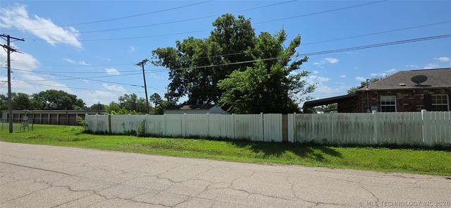 1102 S Tinker Ave, Hominy, OK 74035