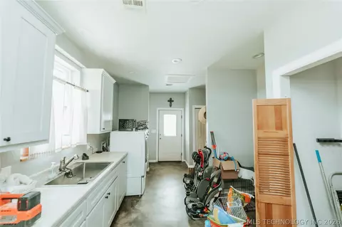 Entry Way - 351660 E 4200 Rd, Pawnee, OK 74058 photo 3 of 3