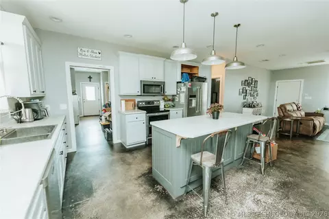 Kitchen - 351660 E 4200 Rd, Pawnee, OK 74058 photo 1 of 2
