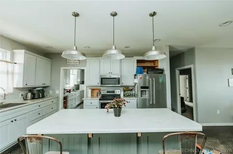 Kitchen - 351660 E 4200 Rd, Pawnee, OK 74058 photo 2 of 2