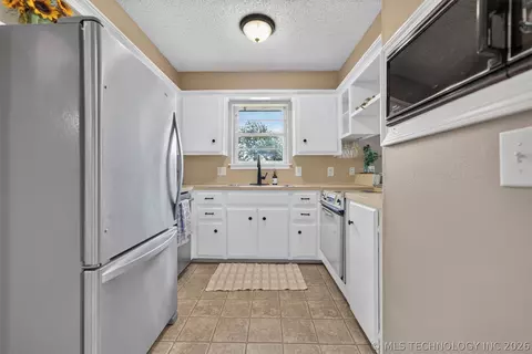 Kitchen - 33800 E 750 Road 3a, Wagoner, OK 74467 photo 1 of 4