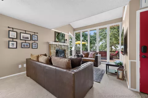 Living - 33800 E 750 Road 3a, Wagoner, OK 74467 photo 3 of 6
