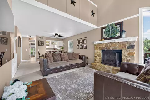 Living - 33800 E 750 Road 3a, Wagoner, OK 74467 photo 6 of 6