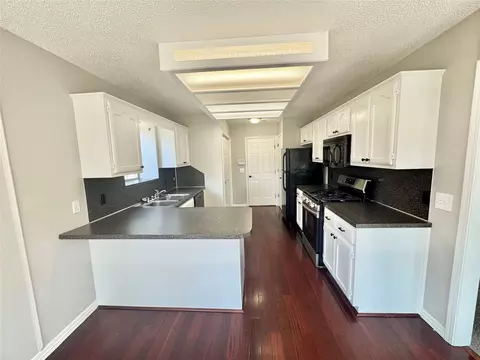 Kitchen - 9216 E 97th Pl, Tulsa, OK 74133 photo 1 of 4