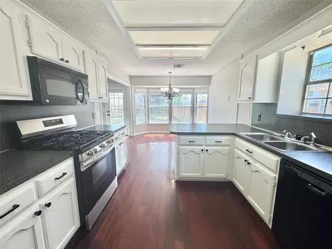 Kitchen - 9216 E 97th Pl, Tulsa, OK 74133 photo 4 of 4