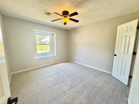 Bedroom - 9216 E 97th Pl, Tulsa, OK 74133 photo 3 of 6