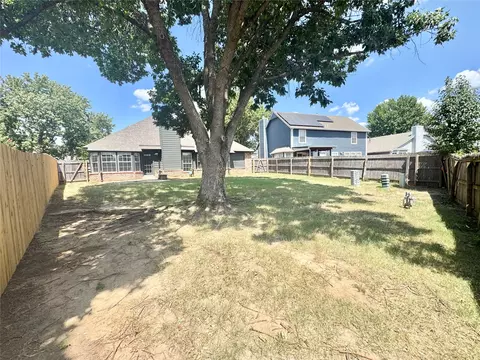 Exterior - 9216 E 97th Pl, Tulsa, OK 74133 photo 4 of 11