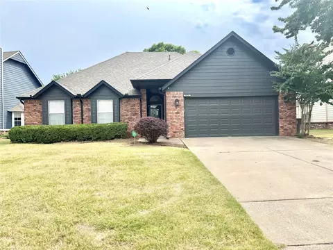 Exterior - 9216 E 97th Pl, Tulsa, OK 74133 photo 8 of 11