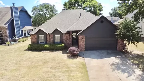 Exterior - 9216 E 97th Pl, Tulsa, OK 74133 photo 7 of 11