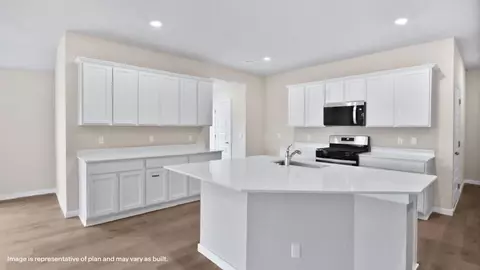 Kitchen - 2011 E San Antonio St, Broken Arrow, OK 74011 photo 4 of 4