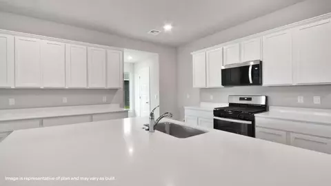 Kitchen - 2011 E San Antonio St, Broken Arrow, OK 74011 photo 3 of 4