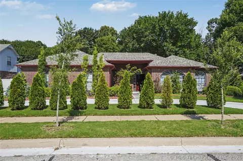 1904 S Sweet Gum Ave, Broken Arrow, OK 74012