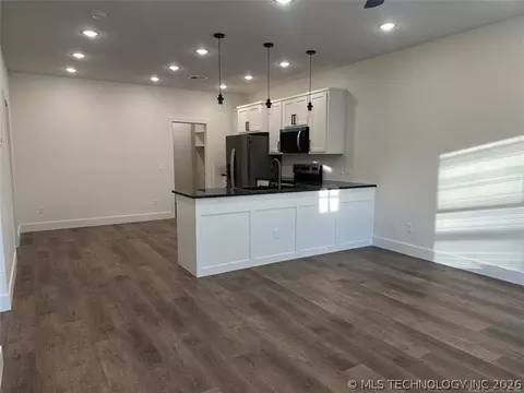 Living - 612 S 3rd St, Morris, OK 74445 photo 1 of 2