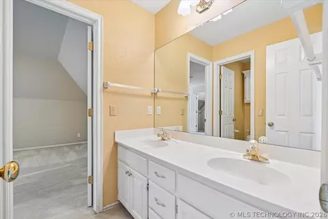 Bath - 6219 E 89th St, Tulsa, OK 74137 photo 6 of 8