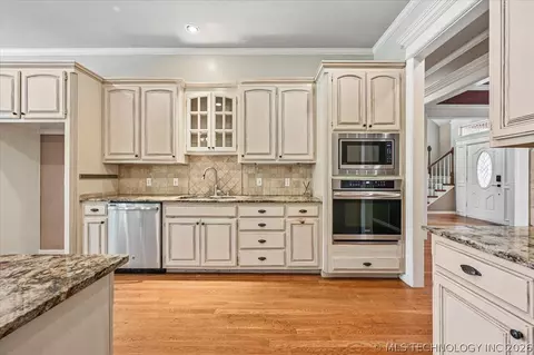 Kitchen - 6219 E 89th St, Tulsa, OK 74137 photo 3 of 4
