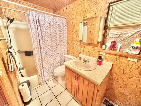 Bath - 12865 E 128th S, Gore, OK 74435 photo 1 of 2