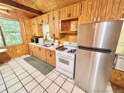 Kitchen - 12865 E 128th S, Gore, OK 74435 photo 2 of 4