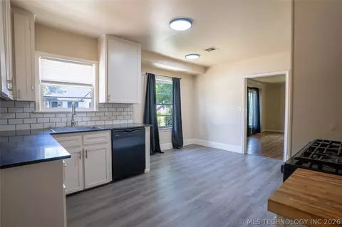 Kitchen - 4528 E 4th Pl, Tulsa, OK 74112 photo 1 of 1